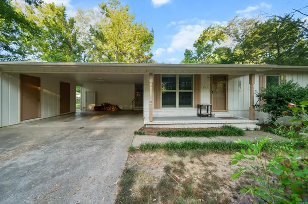 Searcy, AR 72143,1103 N Cedar