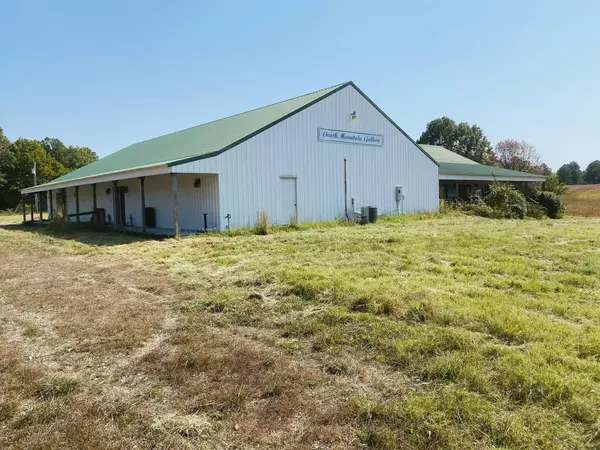 Calico Rock, AR 72519,3920 N Highway 5