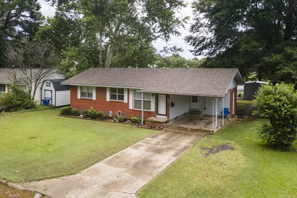 Conway, AR 72034,2215 Lee Avenue