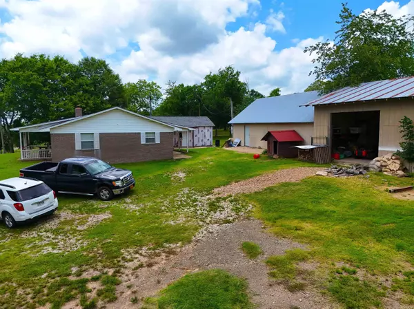 Gillham, AR 71841,352 King Road