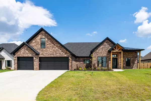 6048 Majestic Waters Drive, Benton, AR 72019