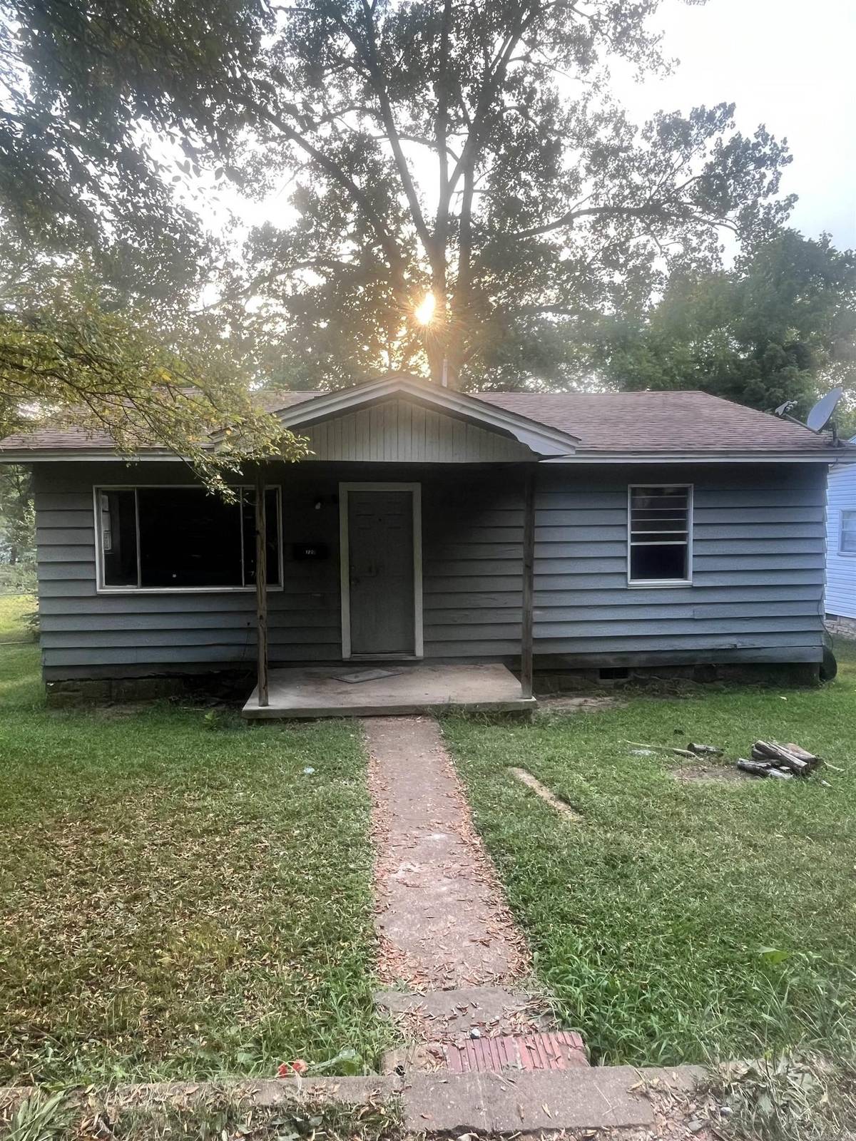 Batesville, AR 72501,720 25th Street