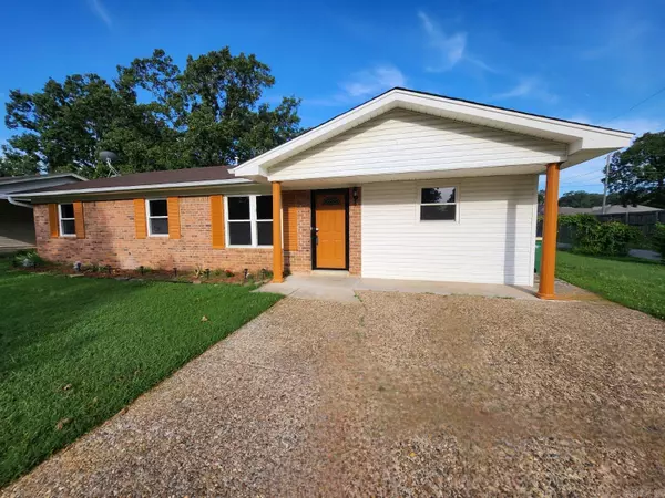 8921 CLAREMONT Avenue, Sherwood, AR 72021