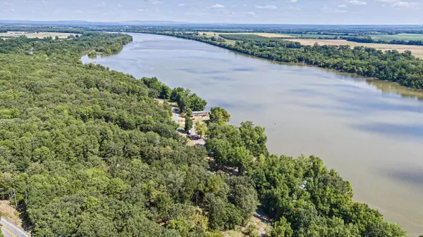 Morrilton, AR 72110,53 64 75 Pawpaw Bend Road