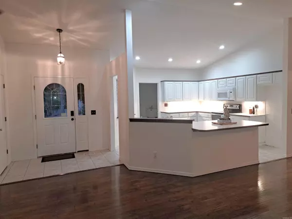 Bella Vista, AR 72714,9 Piccadilly Lane