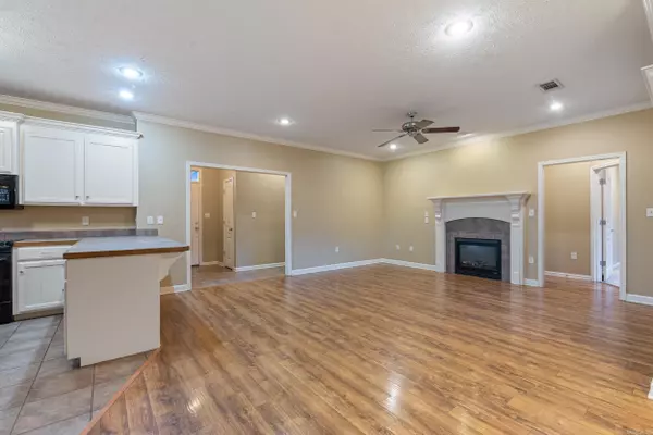 Conway, AR 72034,905 Wineberry