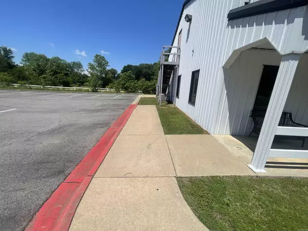 Conway, AR 72032-9999,221 E German