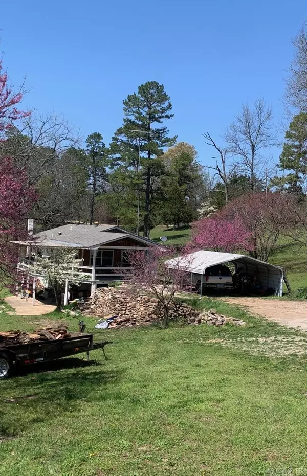 33 Ewe Lane, Yellville, AR 72687