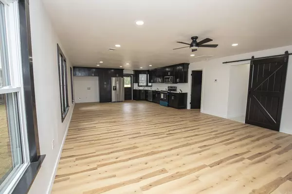 Prattsville, AR 72129,8590 Hwy 270 W