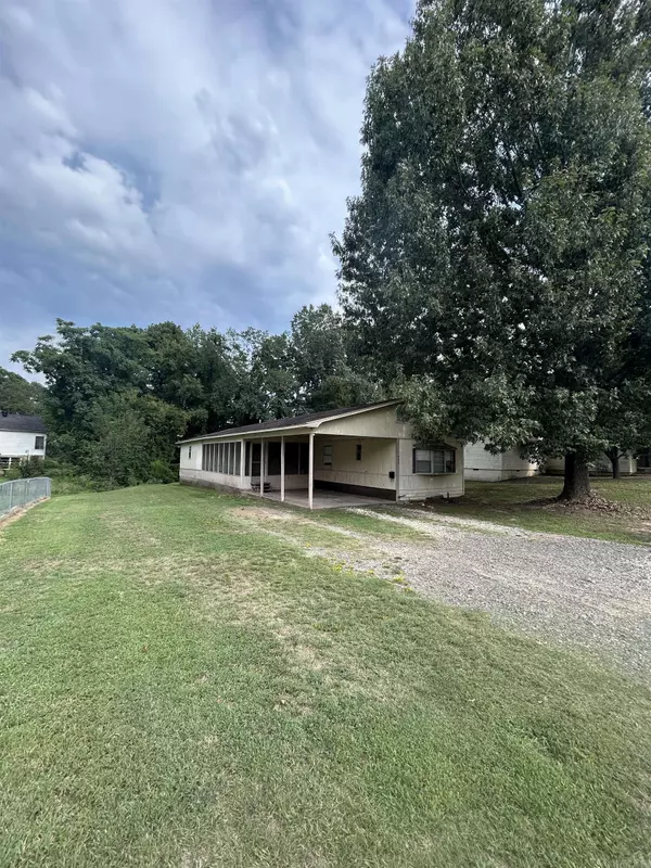 833 Wade St, Arkadelphia, AR 71923