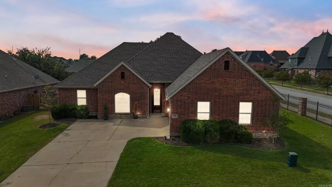 700 SW Sterling, Bentonville, AR 72712