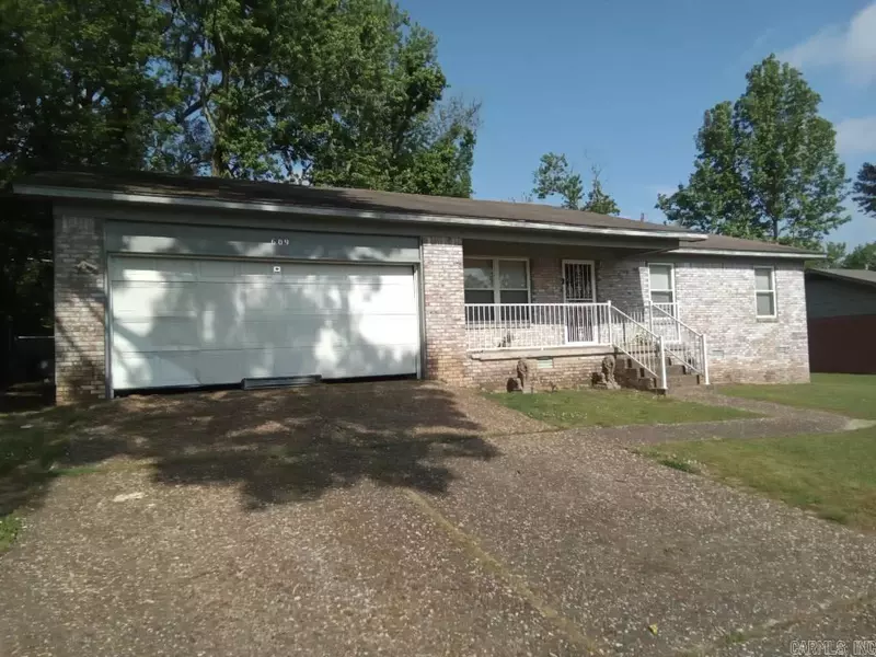 609 Newcastle Dr, Sherwood, AR 72120
