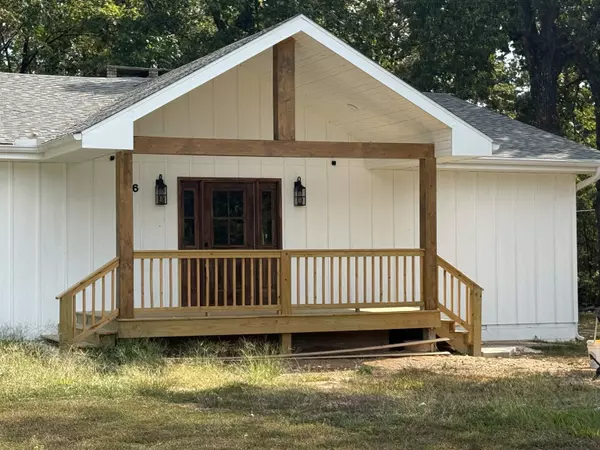 Horseshoe Bend, AR 72512,316 E Church Street