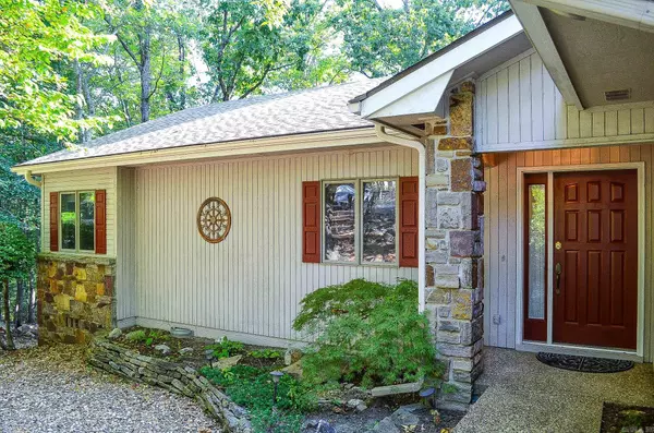 10 Alarcon Way, Hot Springs Village, AR 71909