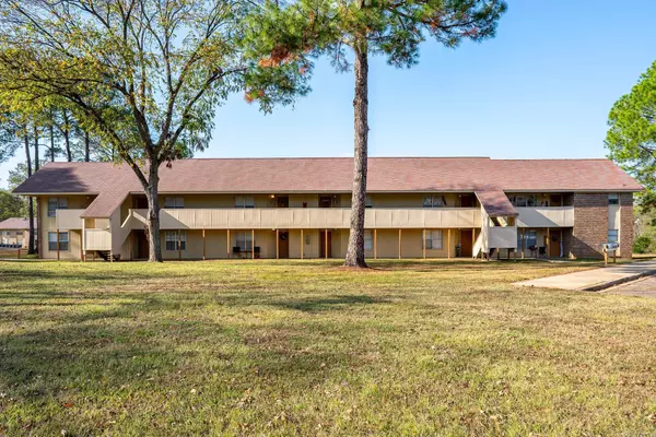300 W Harding, #312, Morrilton, AR 72110