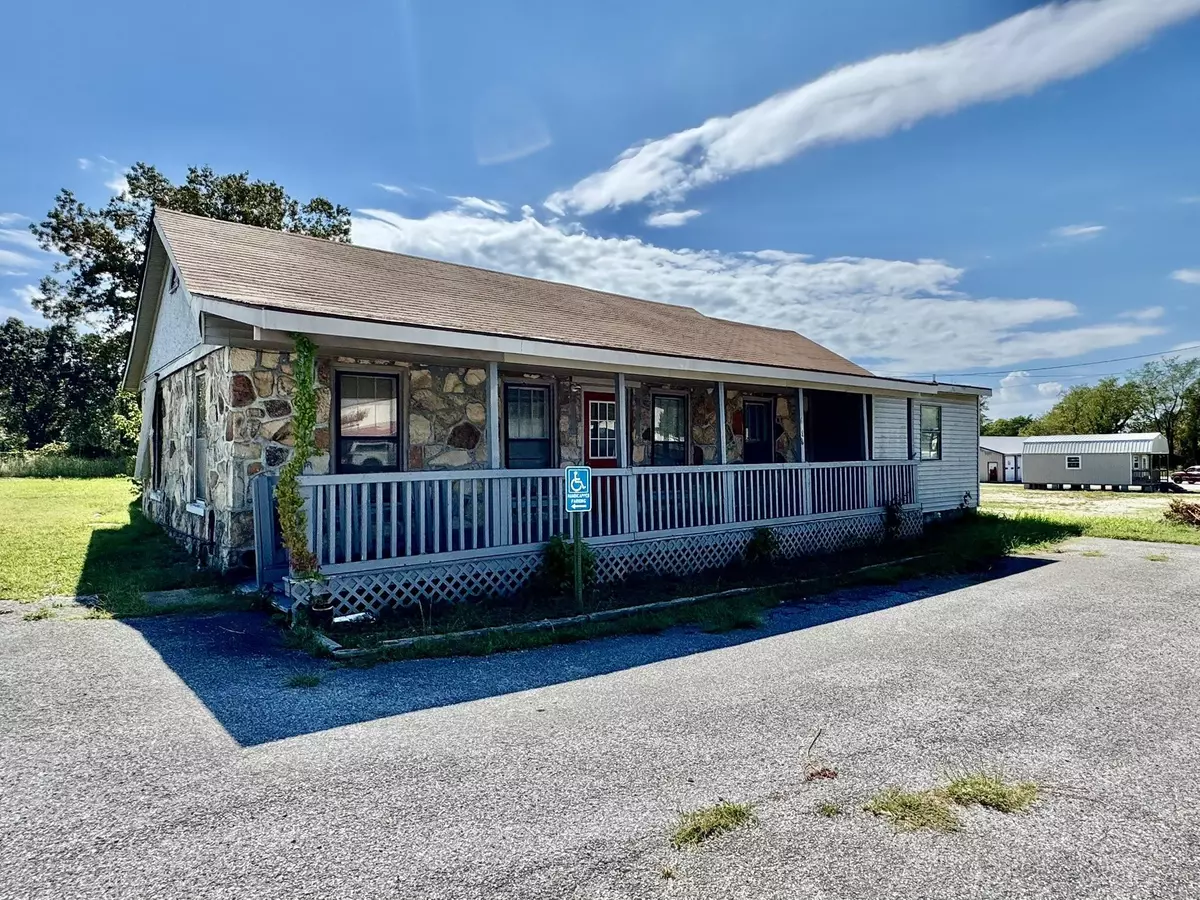 Melbourne, AR 72556,638 E Main Street