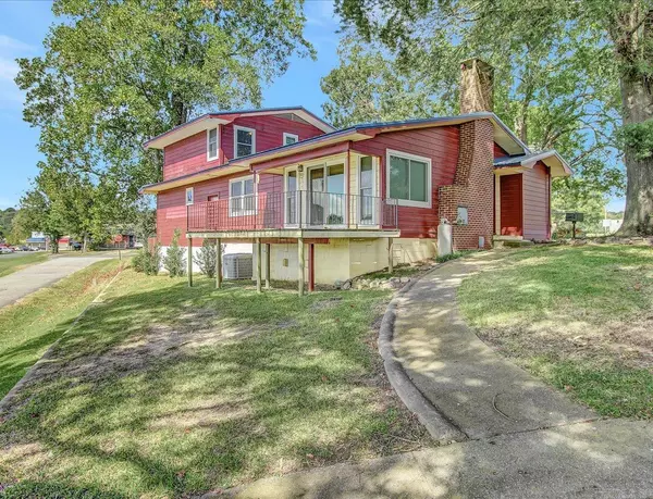 1013 Lakeside Drive, Mena, AR 71953