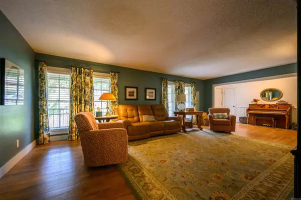 Batesville, AR 72501,1560 Lee Street