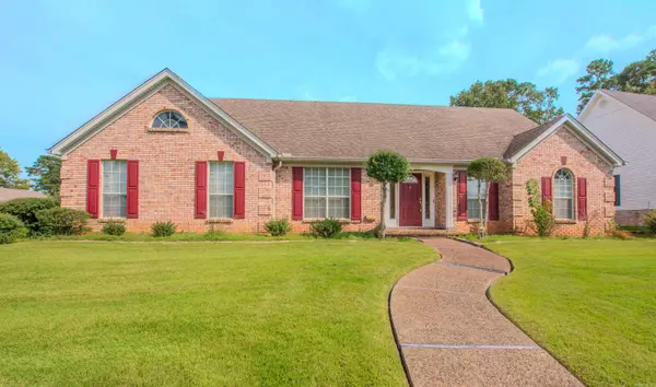 4521 Old Oak Dr, Little Rock, AR 72223-1948