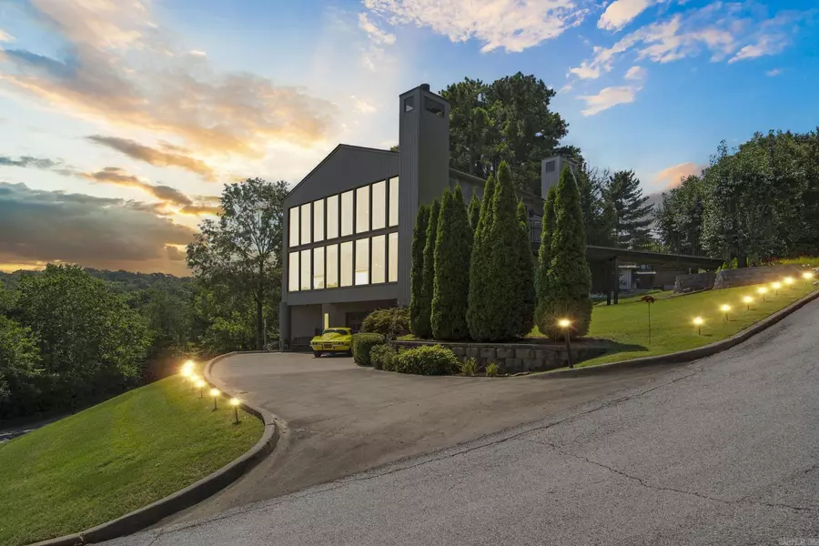 1140 E Lakefront Drive, Fayetteville, AR 72703