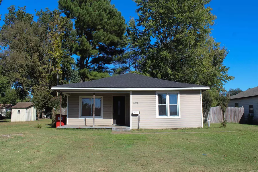 209 S 5th St, Dardanelle, AR 72834