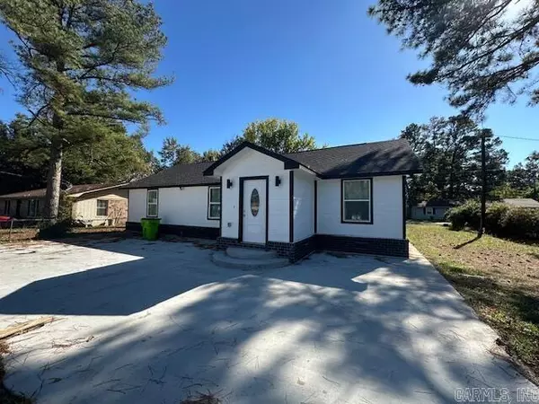 Lonoke, AR 72086,317 E Palm