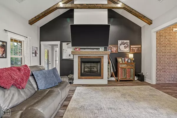 Brookland, AR 72417,240 County Road 765 #A