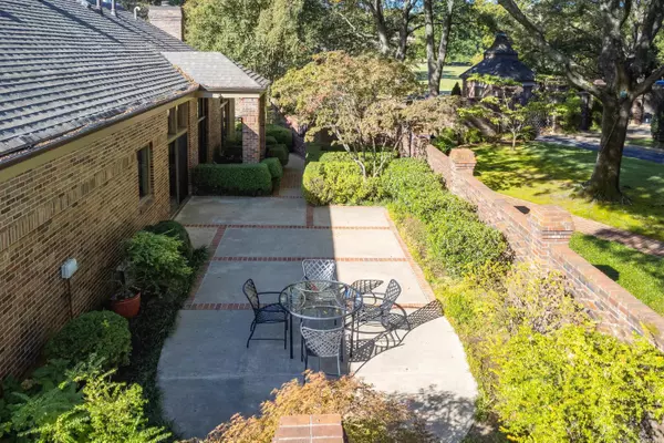 Little Rock, AR 72202,1 Riverbend Road