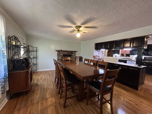 Mountain View, AR 72560,1162 Cove Road