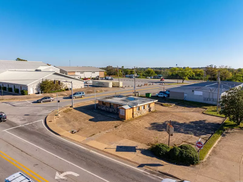 102 S Main, Cave City, AR 72521