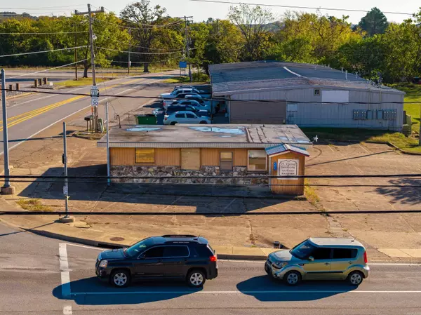 Cave City, AR 72521,102 S Main