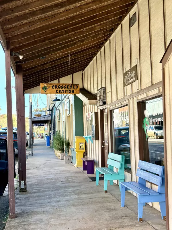 Hardy, AR 72542,107 E Main Street