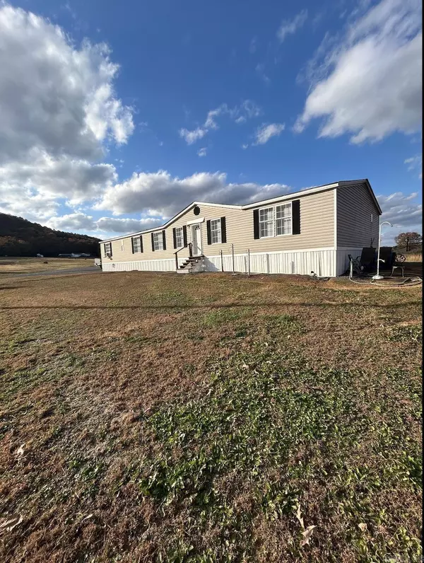 8449 MARKET Street, Dover, AR 72837