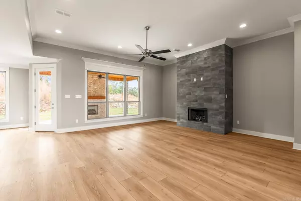 Maumelle, AR 72113,176 Maumelle Valley Drive