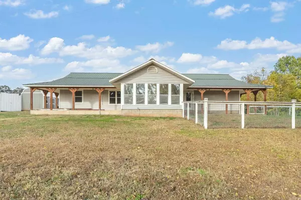 De Queen, AR 71832,117 Sundown Drive