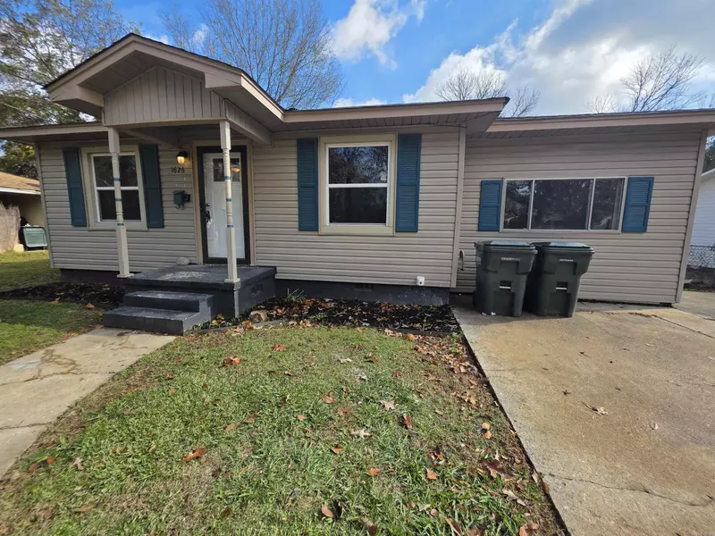 1626 Davis Street, Conway, AR 72032