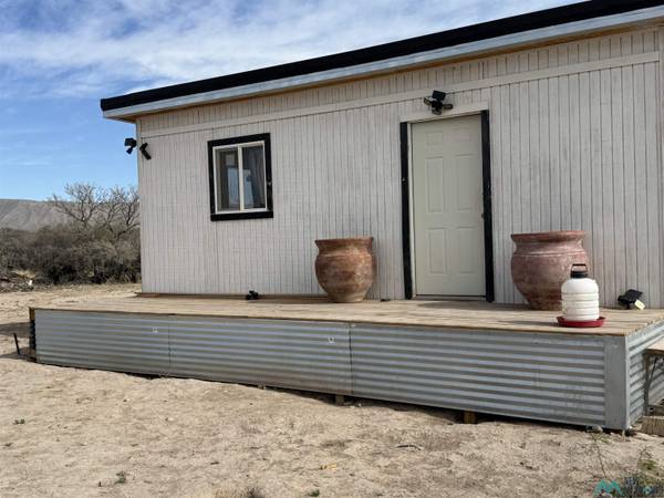 684 Washington Ranch Road, Carlsbad, NM 88220