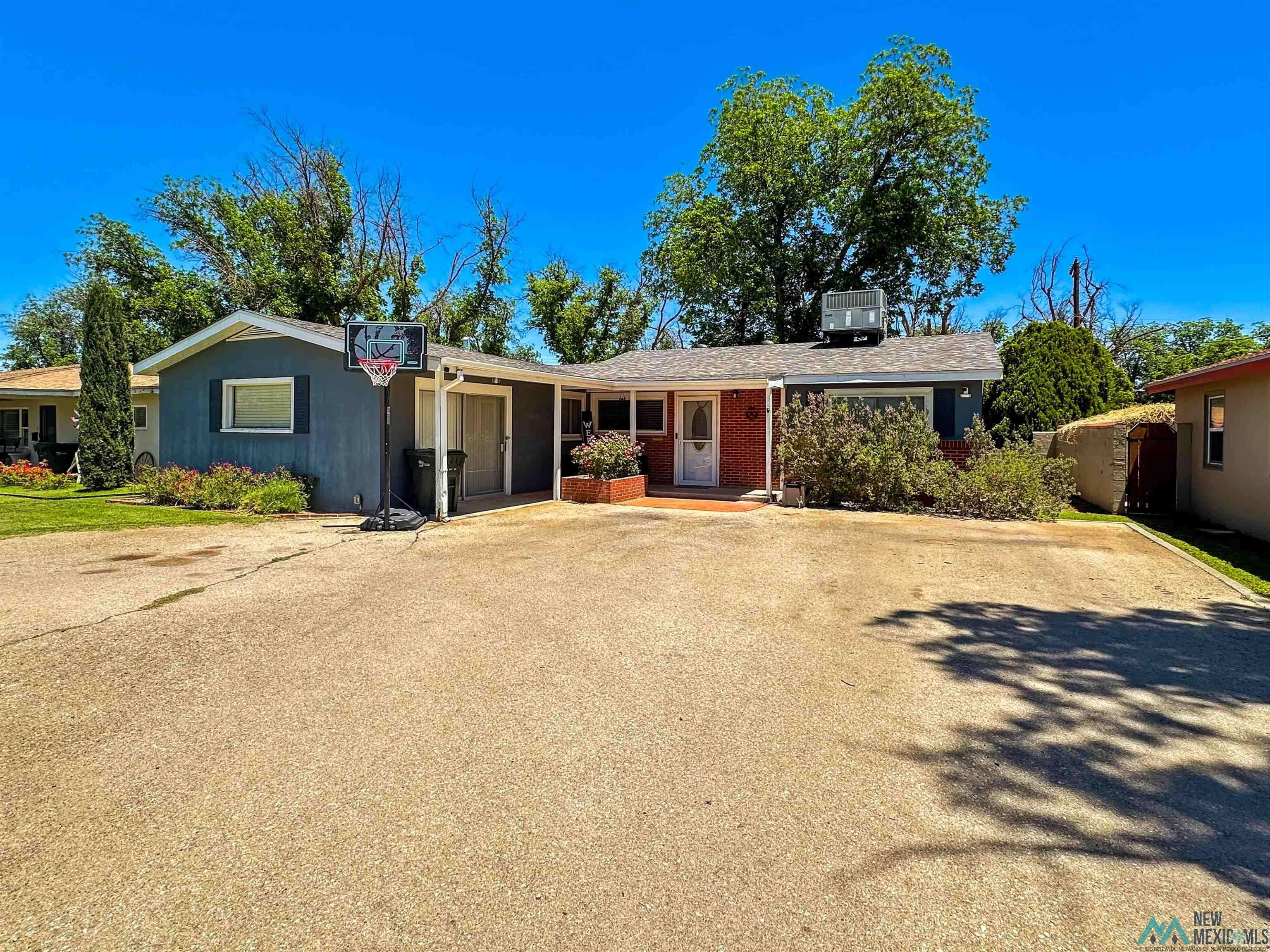914 Albert Street, Carlsbad, NM 88220