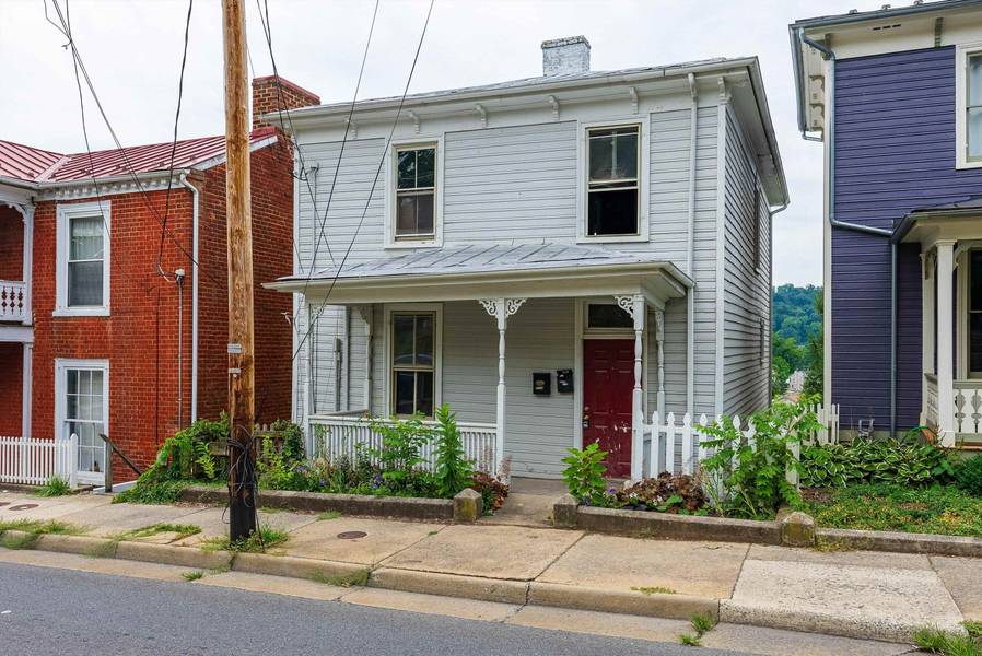 822 W BEVERLEY ST, Staunton, VA 24401