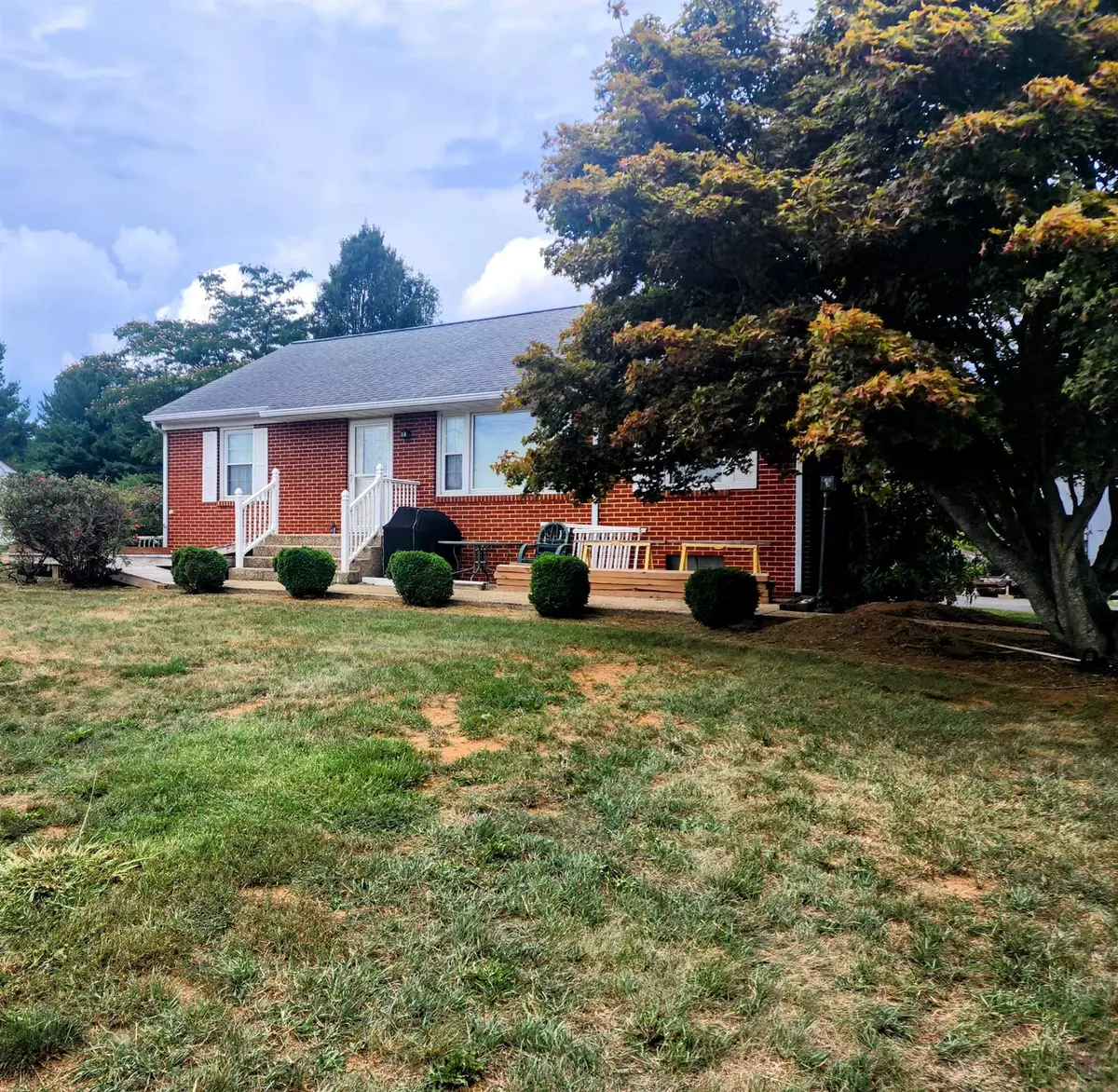 Waynesboro, VA 22980,82 PARKVIEW DR