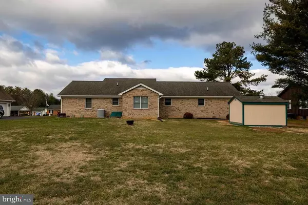 Luray, VA 22835,10 MEADOW LN