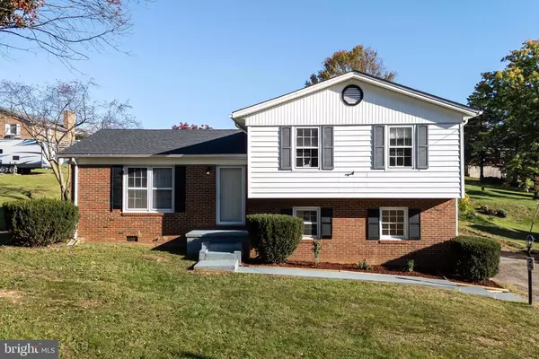 25 WALLACE AVE, Luray, VA 22835