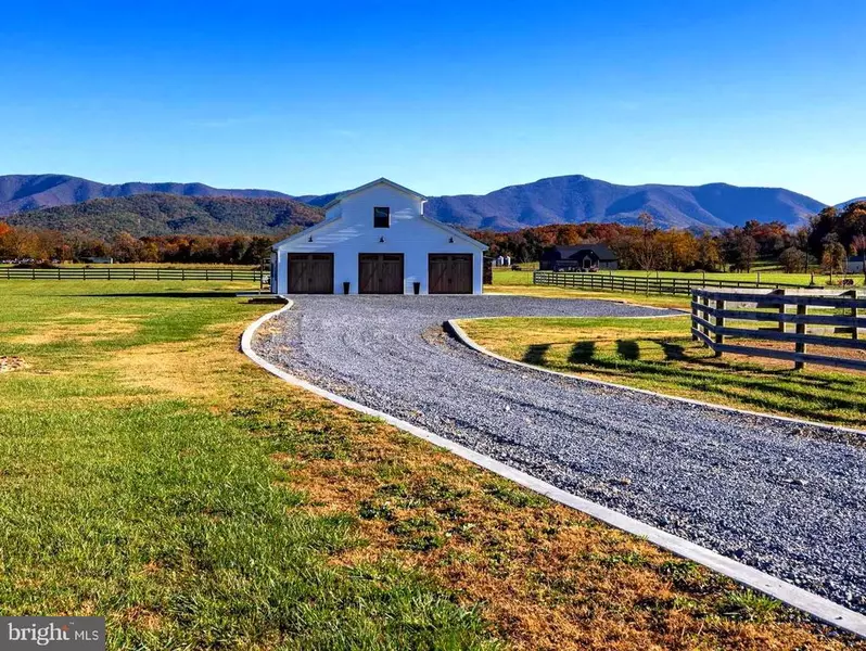 1246 WHISPERING HILL RD, Luray, VA 22835