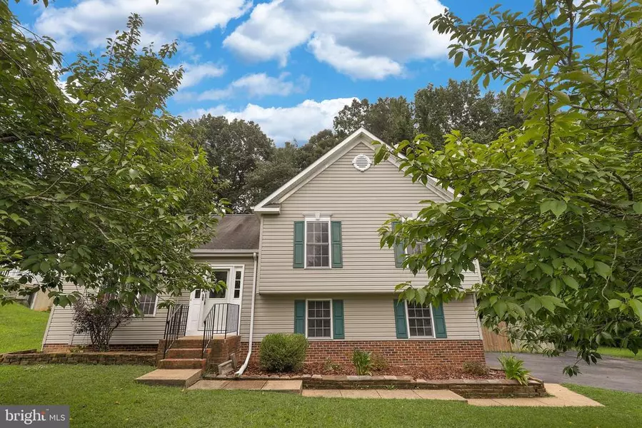 11819 WOODLAND VIEW DR, Fredericksburg, VA 22407