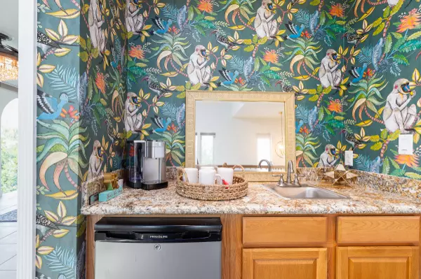 Key Largo, FL 33037,43 Lake Shore Drive