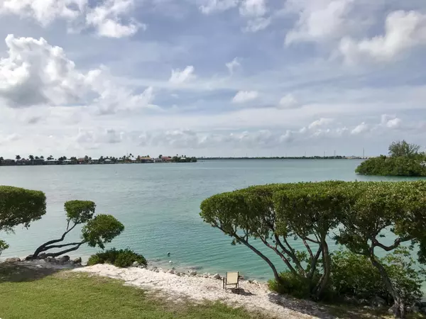 5105 Sunset Village Drive, Duck, FL 33050