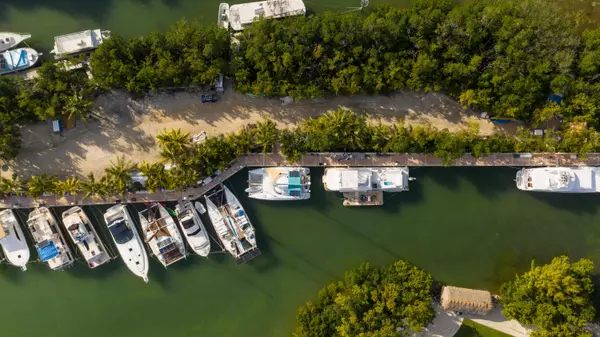 Upper Matecumbe Key Islamorada, FL 33036,96 Madeira Road #17