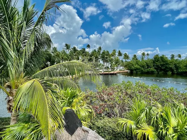 Upper Matecumbe Key Islamorada, FL 33036,80909 Old Highway