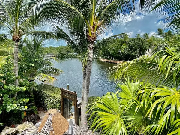 Upper Matecumbe Key Islamorada, FL 33036,80909 Old Highway