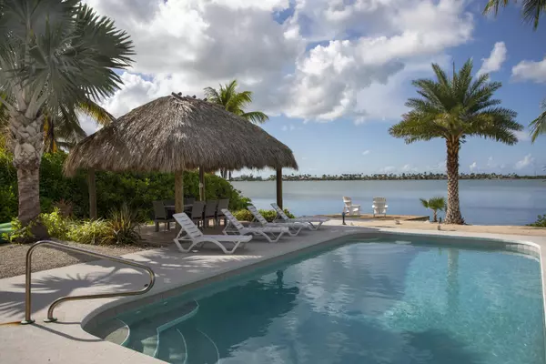 84 Bay Drive, Saddle Bunch, FL 33040